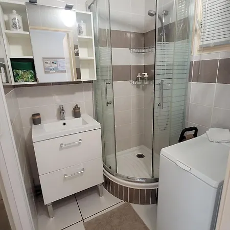 T1 Climatisé Avec Terrasse&accès Piscine * Le Lavandou